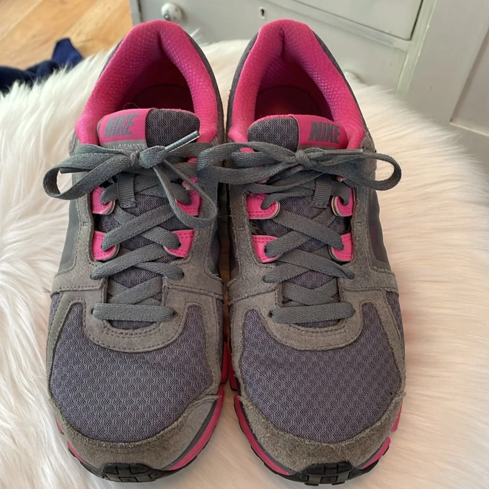 Nike tennis Shoes Gray Pink 10